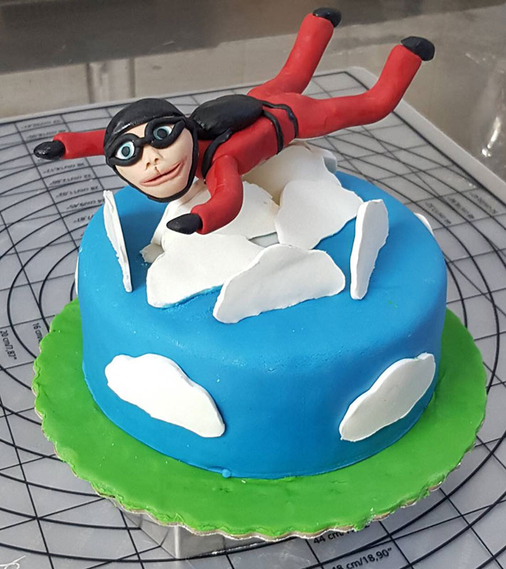 Cake with super heroes