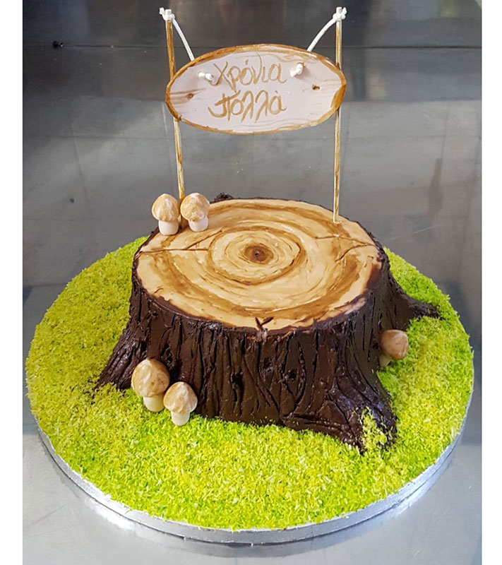 Cake in the shape of a wooden trunk