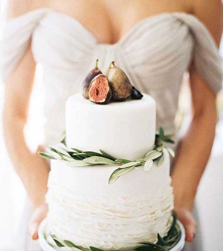 Wedding cake decorated with figs