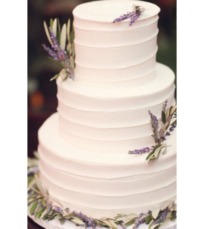 Gerontopoulos pastrie at Sifnos - Wedding cake decorates with lavender